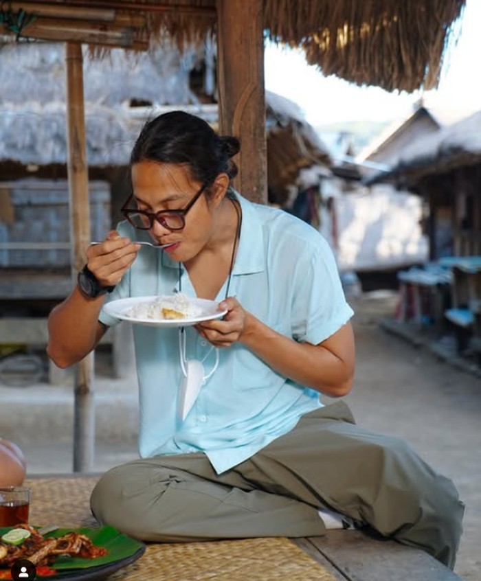 Dikta Wicaksono Doyan Makan Tiram hingga Makan di Lesehan Dikta Wicaksono Doyan Makan Tiram hingga Makan di Lesehan