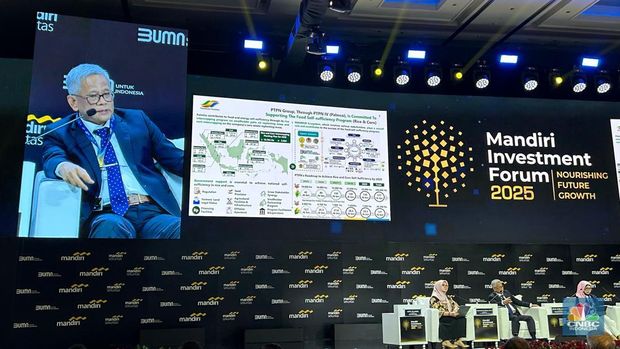 Direktur Utama PT Perkebunan Nusantara (PTPN), Mohammad Abdul Ghani dalam acara Mandiri Investment Forum, di Jakarta, Selasa (11/2/2025). (CNBC Indonesia/Martya Sari)