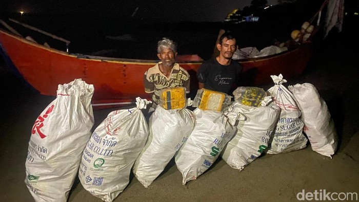 Dirtipidnarkoba Bareskrim Polri Brigjen Mukti Juharsa menjelaskan penyelundupan 135 kg sabu dari Thailand ke Aceh digagalkan. Empat orang ditangkap (Rumondang/detikcom)