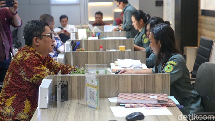 Mantan komisioner Bawaslu Agustiani Tio Fridelina menggugat penyidik KPK Rossa Purbo Bekti secara perdata ke PN Bogor. Rossa Purbo Bekti digugat terkait gratifikasi.