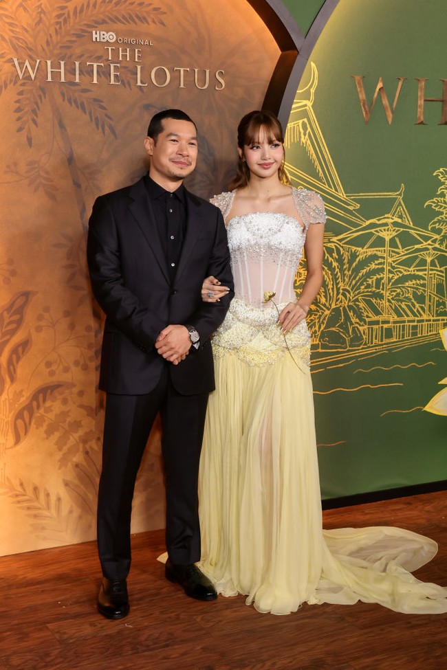 Lokasi syuting The White Lotus 3 berlatar di negara asalnya Thailand dan menyorot keindahan pantai Koh Samui. Dia akan beradu akting dengan aktor Thailand Tayme Thapthimthong sebagai sesama pegawai di resort hotel fiksi White Lotus. Foto: Getty Images