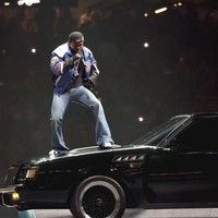 Menyusul kemenangan besarnya di Grammy Awards 2025, Kendrick Lamar kembali berjaya, kali ini di Super Bowl 2025 yang berlangsung di Caesars Stadium, New Orleans, AS, Minggu (9/2/2025). Mengukir sejarah sebagai rapper solo pertama yang menjadi penampil utama di Halftime Show Super Bowl (pertunjukan spektakuler paruh waktu di final football AS), Lamar tampil dengan gaya yang menghidupkan kembali tren flared jeans yang mendominasi mode awal 2000-an. (Foto: Kevin Mazur/Getty Images for Roc Nation)