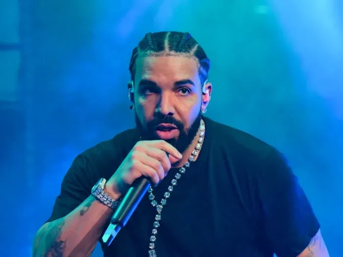 Gokil! Sebelum Konser, Drake Pesan Ayam dan Kentang Goreng Rp 27 Juta Gokil! Sebelum Konser, Drake Pesan Ayam dan Kentang Goreng Rp 27 Juta