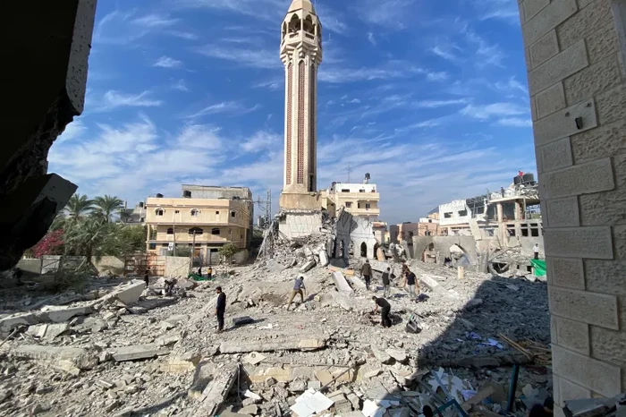 Masjid Agung Omari di Gaza yang hancur akibat serangan Israel, 2023.