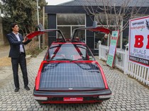 Potret Mobil Bertenaga Surya Pertama di Kashmir, Bikinan Guru Matematika
