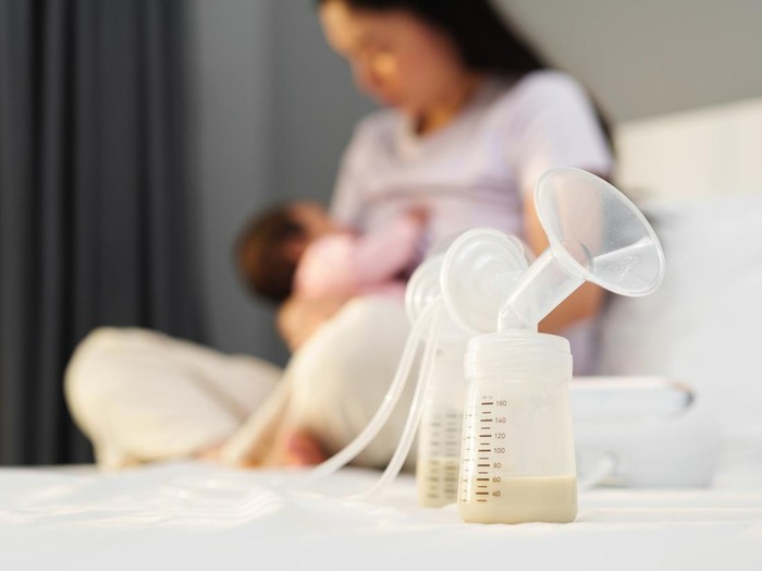 Ilustrasi Pumpung ASI Perah Menyusui