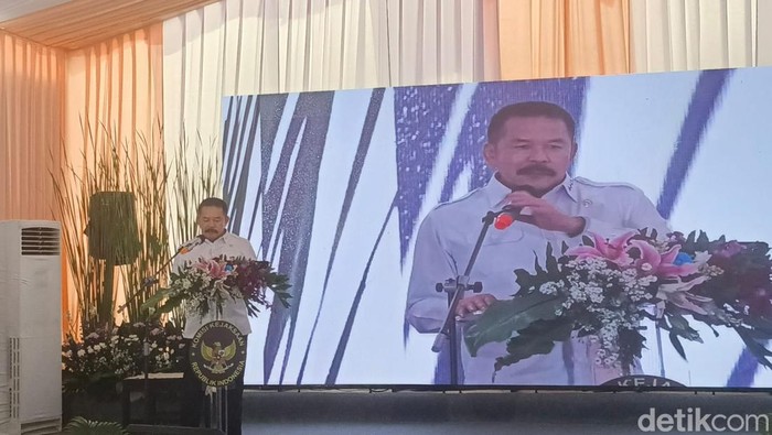 Jaksa Agung ST Burhanuddin menghadiri acara perayaan hari ulang tahun ke-20 Komisi Kejaksaan (Komjak). (Maulani/detikcom).