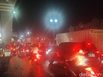 Jalan Poros Makassar-Maros Depan Grand Mall Banjir, Macet 5 Km Malam Ini