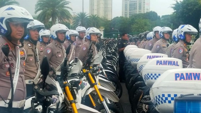Kapolda Metro Jaya Irjen Karyoto membentuk Tim Pemecah Macet yang bakal mengurai lalin semrawut di Jakarta. Tim Pemecah Macet diapelkan di Lapangan Monas, Jakarta Pusat, pada Selasa (11/2/2025) pagi tadi.
