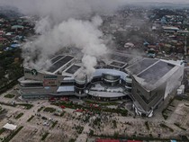 Kebakaran Landa Pusat Perbelanjaan di Kendari