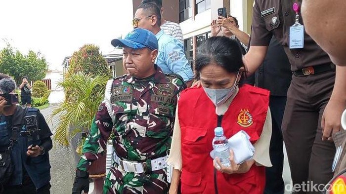Kejari Kabupaten Gorontalo, kembali menetapkan tiga tersangka kasus dugaan korupsi proyek jalan Samaun Pulubuhu-Bolihuangga dengan kerugian negara Rp 1,1 miliar.