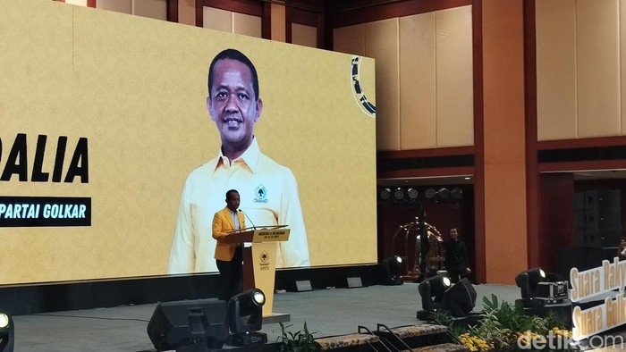 Ketua Umum Partai Golkar Bahlil Lahadalia di acara Pelantikan dan HUT ke-23 Angkatan Muda Partai Golkar (AMPG) di Hotel Borobudur, Jakpus (Maulana IF/detikcom(