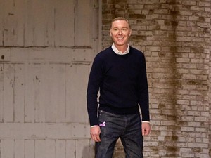 Stuart Vevers Mendengar Gen Z: Kunci Sukses Coach saat Dunia Mode Bergejolak