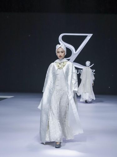 Koleksi Itang Yunasz di Acara IFA 2025 Koleksi Itang Yunasz di Acara IFA 2025