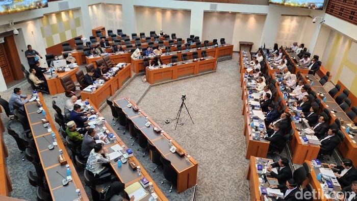 Komisi I DPR RI menggelar rapat kerja bahas sistem keamanan laut. (Adrial/detikcom)