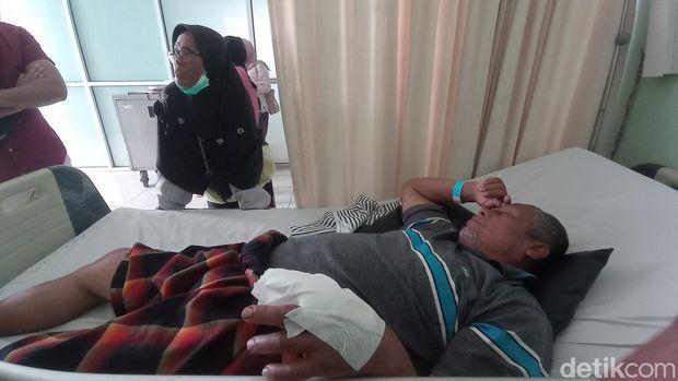 Korban geng motor Munir saat berada di ruang perawatan RSUD dr Soekardjo.
