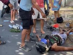 Tendangan Kungfu Bule Amerika Bikin Nasimun Terkapar di Jalan