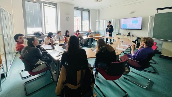 Mas Boy, pengajar BIPA di KBRI Berlin yang raih beragam beasiswa di Eropa bermodal bahasa Indonesia.