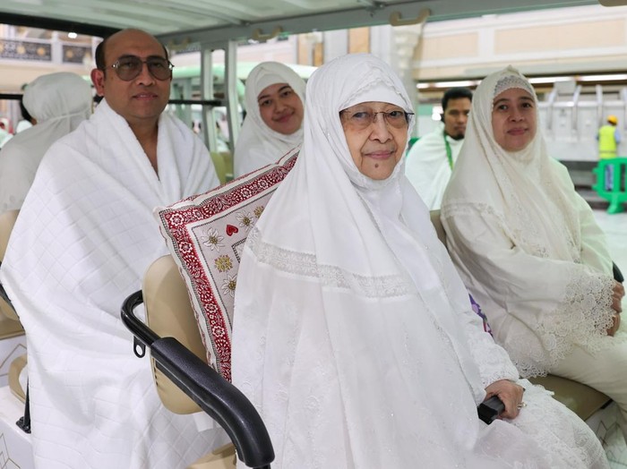 Megawati dan keluarga selesai menjalani ibadah umrah