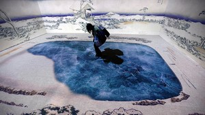 Hiroki Inokuchi, seorang seniman visual dengan perusahaan produksi bernama Red, yang membantu mengembangkan pameran tersebut mengatakan, konsepnya bukan hanya untuk melihat karya seni itu sendiri, tetapi untuk mendapatkan pengalaman yang melampaui hal yang nyata, untuk membuat Anda merasakan pemandangan yang dilihat Hokusai.