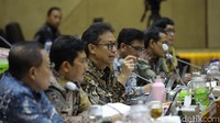 Rapat tersebut membahas potensi defisit Dana Jaminan Sosial (DJS) Kesehatan tahun 2025, perubahan ketiga atas Peraturan Presiden Nomor 82 Tahun 2018 tentang Jaminan Kesehatan yakni penerapan fasilitas ruang perawatan pada pelayanan rawat inap berdasarkan Kelas Rawat Inap Standar (KRIS), manfaat, tarif dan iuran program Jaminan Kesehatan Nasional.  