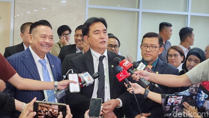 Menko Bidang Hukum Hak Asasi Manusia Imigrasi dan Pemasyarakatan Yusril Ihza Mahendra (Adrial/detikcom)