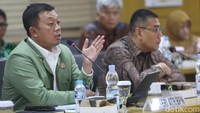 Menteri ATR/BPN Nusron Wahid menyebutkan dalam program 100 hari kerja, kementeriannya telah berhasil menangani 5.973 kasus sengketa tanah. Meliputi sengketa tanah antar individu, korporasi, dan negara.  
