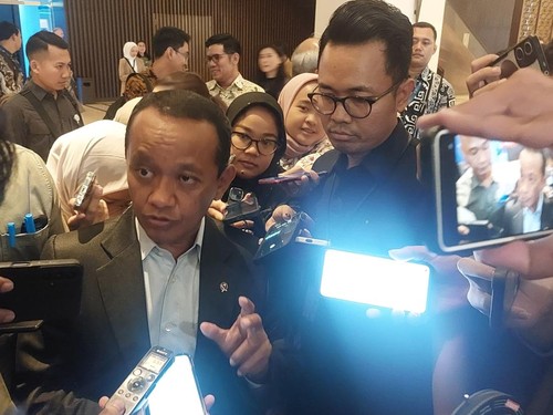 Bahlil Masih Tahan Izin Ekspor Listrik ke Singapura, Ini Alasannya