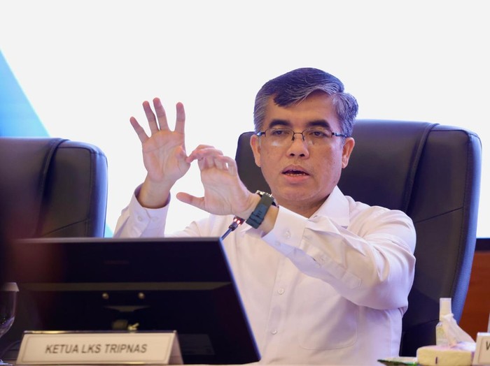 Menteri Ketenagakerjaan, Yassierli, memimpin Sidang Pleno Pertama Lembaga Kerja Sama (LKS) Tripartit Nasional guna membahas peningkatan produktivitas serta kebijakan menyambut Hari Raya Idul Fitri 1446 H.