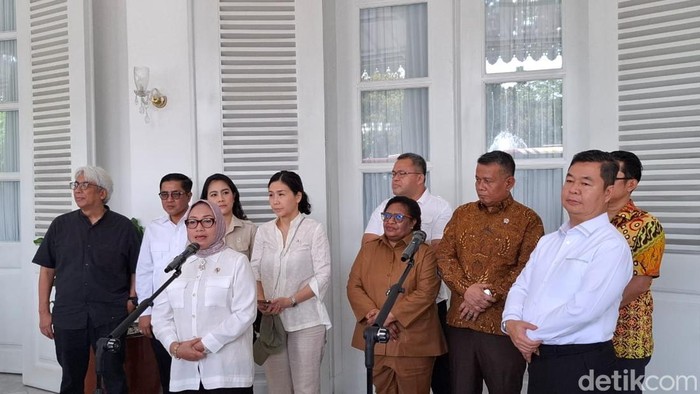 Mentor PPPA bersama sejumlah Wamen mendatangi Balai Kota Jakarta. (Brigitta/detikcom)