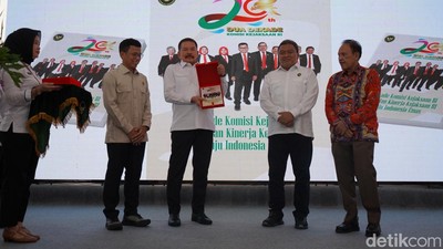 Momen Jaksa Agung ST Burhanuddin Hadiri HUT Komisi Kejaksaan