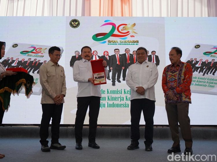 Momen Jaksa Agung ST Burhanuddin Hadiri HUT Komisi Kejaksaan