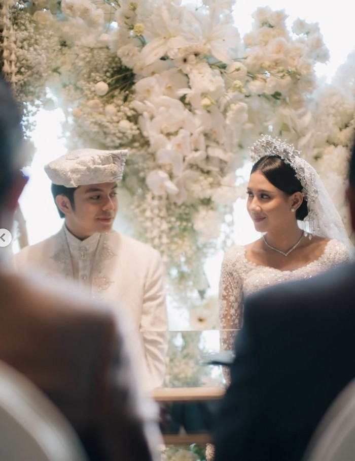 Momen Manis Angga Yunanda dan Shenina Cinnamon Saat Kulineran Bareng