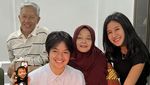 Momen Manis Angga Yunanda dan Shenina Cinnamon Saat Kulineran Bareng