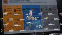 Sri Mulyani juga menyoroti pertumbuhan ekonomi global yang diprediksi akan melemah oleh berbagai lembaga dunia seperti Dana Moneter Internasional (IMF) hingga Organisasi Kerja Sama dan Pembangunan Ekonomi (OECD).  