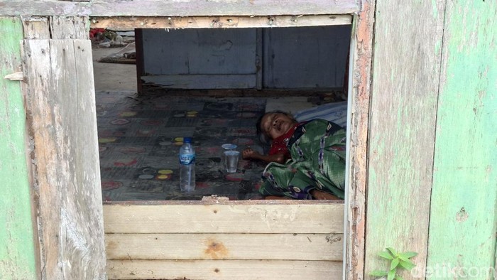 Nenek Jaimah saat ditemui di rumah Gang Ikhlas (Foto: Dok Raja Adil Siregar)