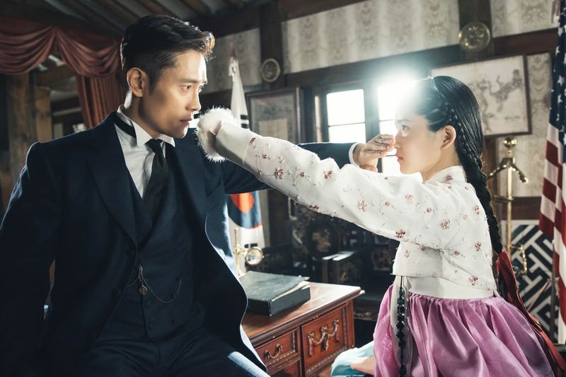 Pasangan drama Korea dengan beda usia paling jauh
