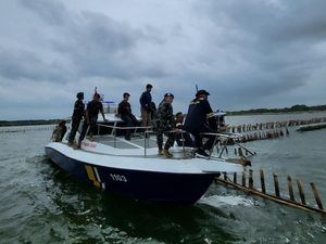 Pagar Laut Sepanjang 3 Kilometer di Bekasi Dibongkar
