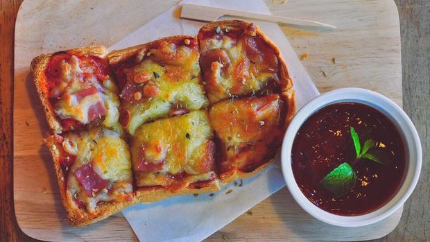 cara membuat roti panggang pizza