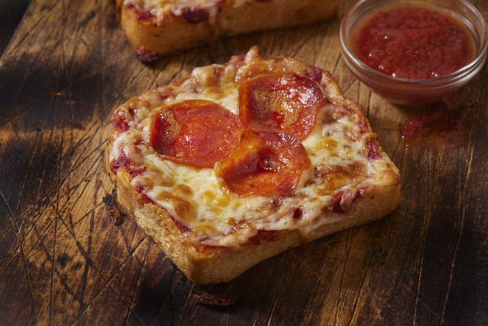 cara membuat roti panggang pizza