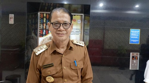 Pj Gubernur NTT, Andriko Noto Susanto, saat diwawancarai detikBali di kantornya, Selasa (11/2/2025). (Simon Selly/detikBali)