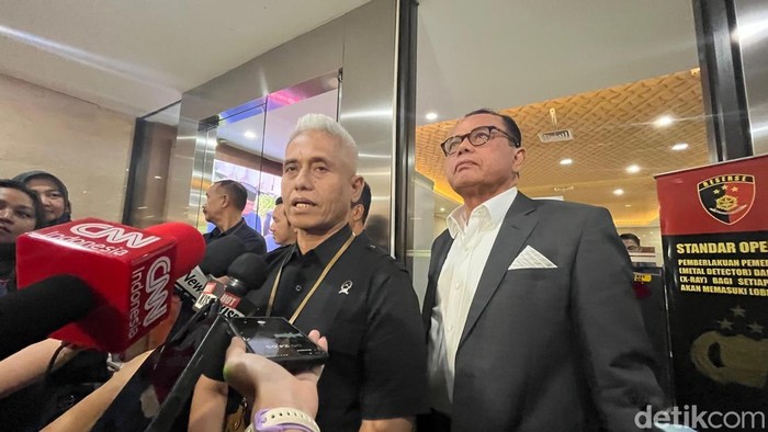 PN Jakut melaporkan pengacara Razman Nasution dkk ke Bareskrim dengan 3 pasal, salah satunya Pasal 217 KUHP tentang tentang membuat gaduh dalam persidangan. (Rumondang/detikcom)