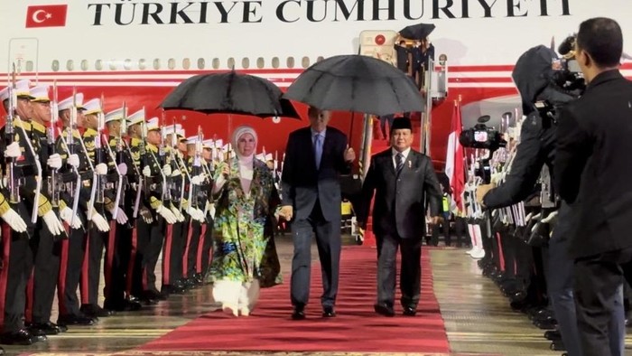 Presiden Turki Recep Tayyip Erdogan tiba di Jakarta dan disambut langsung oleh Presiden Prabowo Subianto (dok.ist)