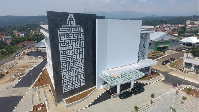 Gedung Pusat Literasi Keagamaan Islam (PLKI) Unit Percetakan Al-Qur’an (UPQ) Kementerian Agama di Ciawi, Bogor, Jawa Barat.
