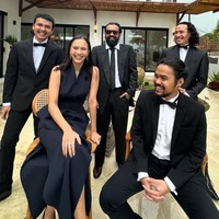 Lutesha, Jourdy Pranata dan Giulio Parengkuan juga terlihat hadir di resepsi pernikahan Angga Yunanda dan Shenina Cinnamon. Seperti para tamu lain, mereka juga mengenakan pakaian bernuansa hitam-putih. Foto: Instagram