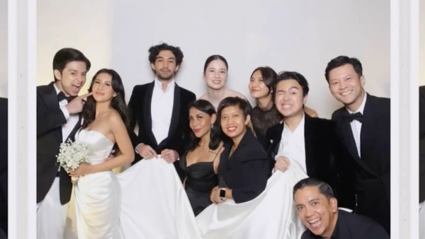 7 Gaya Hitam-Putih Tamu Artis di Resepsi Pernikahan Angga Yunanda & Shenina