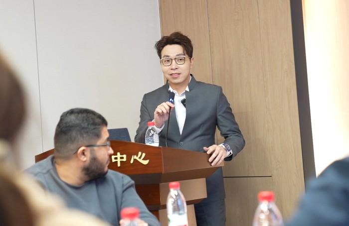 Dokter Richard Lee berkolaborasi di Tiongkok untuk penelitian stem cell yang dirasa punya potensi besar bagi kemajuan medis.