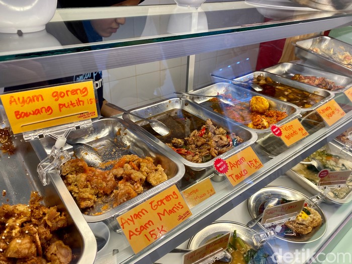 RM Cahaya Selatan : Cicip Nasi Warteg Kekinian ala China Peranakan
