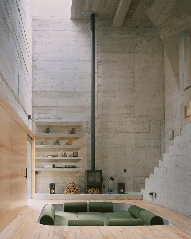 rumah brutalisme Casa Alférez