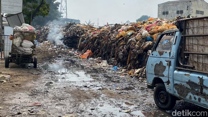 Sampah di Pasar Gedebage.